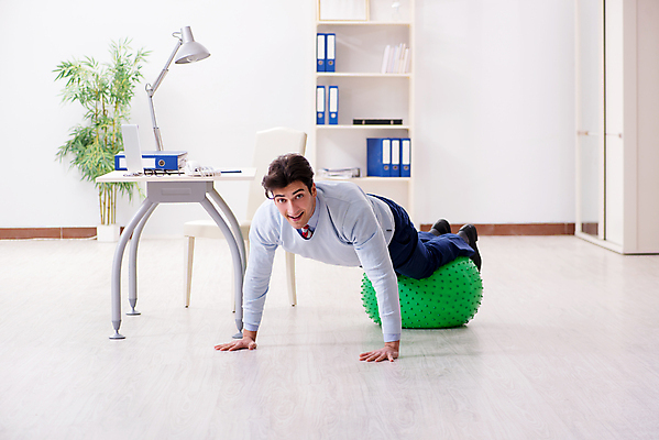 포토 JPG 해외이미지 모양 직업 라이프스타일 남자 행복 스포츠 비즈니스 요가 공 휴식 노동자 직장 건강 미소 사람 사무실 운동 스트레칭 매트 업무 비즈니스맨 종업원 스위스 연습 책상 체육관 체조 에어로빅 단절 보유 필라테스 해외202105 해외포토 웰빙 감정 유럽 가구 컨셉 회사 표정 생활 춤 작업 직장인 파일형식