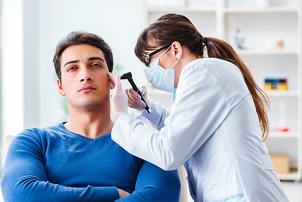 포토 JPG 해외이미지 응시 건강 병원 사람없음 치료 약 진료 고통 시험 환자 의사 기구 공구 질병 확인 상담 약속 귀 감염 방문 청각 돌봄 해외202105 해외포토 시선 교육 감정 의학 모션 신체부위 의료진 도구 파일형식