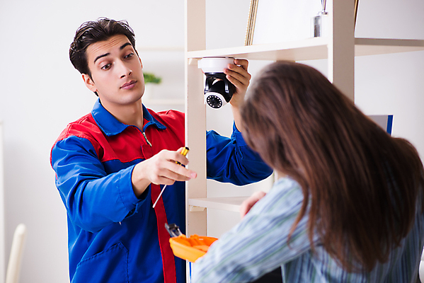 포토 JPG 해외이미지 벽 노동자 주택 경비 안전 사람없음 카메라 디지털 기구 공구 관찰 기술자 수리 보호 고객 서비스 순환 보안 전자 공포 감시 시스템 고정 동영상 캠코더 조절 계약자 사생활 설치 스파이 제어 해외202105 해외포토 직업 컨셉 모션 건물 전자제품 도구 계약 파일형식