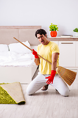 포토 JPG 해외이미지 직업 남자 행복 가사 가정 놀이 남편 노동자 바닥 아파트 주택 사람없음 일상 청결 침실 방 기타 최고 업무 작업 빗자루 청소 서비스 싱글 흥분 주부 먼지 청소부 쓸기 위생관리 진공 혼자 가상 해외202105 해외포토 감정 현악기 관리 사람 건물 라이프 위생 청소도구 파일형식