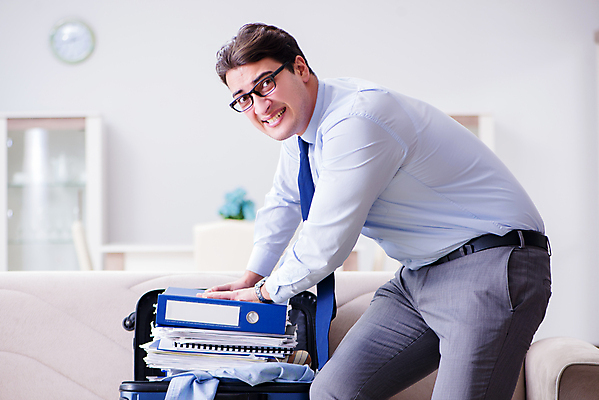 포토 JPG 해외이미지 옷 여행 셔츠 서류가방 가방 비즈니스 포장 휴가 설계 스트레스 항해 정장 사람없음 쌓기 여행객 여행가방 방 짐 비즈니스맨 오픈 우아함 공항 고민 준비 출발 팩 짐싸기 경영 넣기 수하물 접기 정중 해외202105 해외포토 잡화 남자 감정 컨셉 상의 배_교통 교통시설 모션 사람 화장품 직장인 파일형식