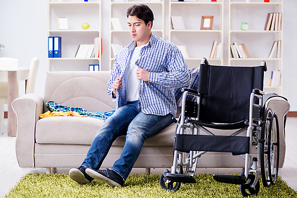 포토 JPG 해외이미지 의자 뼈 주택 건강 앉기 사람없음 치료 소파 고통 환자 도움 바퀴 수술 좌절 질병 장애인 사건 휠체어 외과 보험 장애 순서 골절 깨짐 돌봄 양발 정형외과 치유 혼자 접근 해외202105 해외포토 감정 가구 컨셉 의학 모션 병원 건물 파일형식