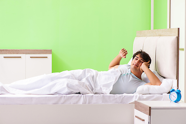 포토 JPG 해외이미지 시계 베개 아침 휴식 스트레스 건강 피곤 사람없음 기쁨 침실 꿈 고통 종 침대 시간 잠 업무 질병 야간 속도 낮잠 두통 공포 문제 경영 불면증 악몽 실종 해외202105 해외포토 주간 자연요소 감정 가구 컨셉 비즈니스 의학 침구 작업 사건 파일형식