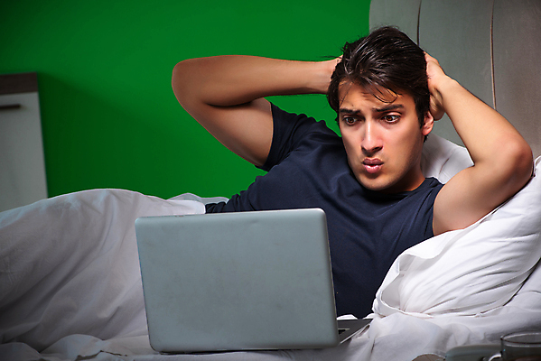 포토 JPG 해외이미지 인터넷 침구 아침 스트레스 주택 피곤 사람없음 노트북 컴퓨터 침실 고통 슬픔 침대 시간 잠 좌절 질병 야간 속도 싱글 두통 문제 온라인 경영 불면증 악몽 취침시간 편두통 프리랜서 혼자 네트워킹 해외202105 해외포토 주간 자연요소 직업 감정 가구 컨셉 비즈니스 의학 건물 전자제품 네트워크 파일형식