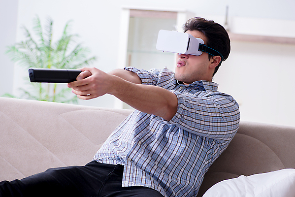 포토 JPG 해외이미지 남자 안경 인터넷 놀이 고글 주택 소년 취미 사람없음 컴퓨터 3D 디지털 헤드폰 텔레비전 경쟁 장비 흐름 게임 발사 사이버 하이테크 전자 비전 사수 온라인 동영상 중독 패드 게이머 비디오게임 인터페이스 제어 가상 가상현실 현실 중독자 해외202105 해외포토 잡화 어린이 음향기기 컨셉 기술 사람 건물 전자제품 디지털합성 파일형식