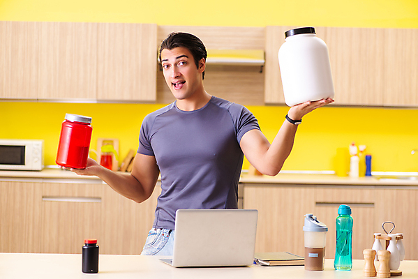 포토 JPG 해외이미지 남자 음식 스포츠 신체 다이어트 근육 건강 식이요법 설명 사람없음 약 식사 에너지 칵테일 항아리 선택 몸무게 가루 보디빌딩 보디빌더 연습 준비 근육질 역도 팔 보여주기 보충 단백질 블로거 블로그 영양분 연습생 해외202105 해외포토 컨셉 의학 모션 주류 사람 신체부위 운동 헬스 도자기 몸매 영양소 파일형식