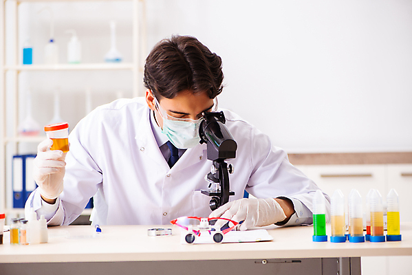 포토 JPG 해외이미지 학생 응시 유리 건강 병원 현미경 실험 사람없음 약 노란색 견본 임신 의사 액체 혈액 실험실 생명공학 컨테이너 연구원 약국 과학자 분석 생물학 미생물 유리그릇 튜브 조제 당뇨병 섞기 화학물질 화학자 해외202105 해외포토 직업 그릇 시선 교육 산업 컬러 과학 컨셉 의학 재질 생물 실험기구 의료진 화학 질병 만들기 학자 파일형식