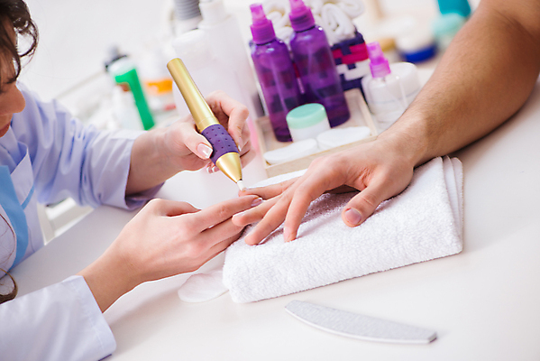 포토 JPG 해외이미지 모델 손 여자 손가락 건강 관리 손바닥 미술 사람없음 치료 연필 상점 스파 페인트 화장품 도구 공구 잡기 마사지 못 손톱관리 손톱 피부 파일 광택 조립 프랑스어 돌봄 위생관리 아크릴 스타일 신청 해외202105 해외포토 문자 의학 모션 재질 문화예술 학용품 사람 신체부위 필기구 뷰티 네일아트 파일형식