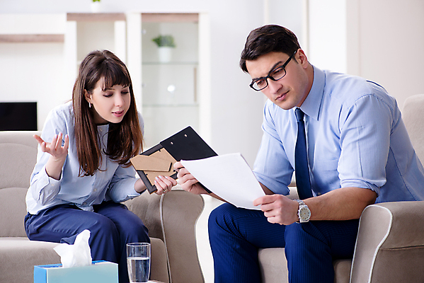 포토 JPG 해외이미지 여자 관계 프레임 건강 대화 사랑 설명 사람없음 소파 약 듣기 모임 환자 의사 슬픔 기록 도움 토론 싱글 그림 방문 문제 테라피 우울증 이혼 정신과 정신과의사 지원 치료사 헬프 혼자 해외202105 해외포토 직업 감정 컨셉 의자 의학 모션 병원 말하기 사람 뷰티 의료진 질병 파일형식