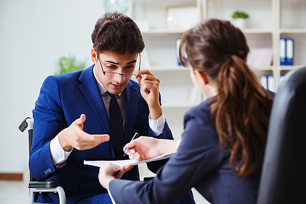 포토 JPG 해외이미지 직업 종이 의자 비즈니스 회의 협력 설계 노동자 직장 대화 설명 앉기 사람없음 사무실 방 업무 작업 비즈니스맨 비즈니스우먼 바퀴 발표 대표 토론 장애인 동료 계약 사인 휠체어 경영자 문서 결재 장애 말다툼 세미나 프로젝트 브레인스토밍 접근 해외202105 해외포토 여자 남자 가구 컨셉 회사 관계 모션 말하기 직장인 리더 싸움 파일형식