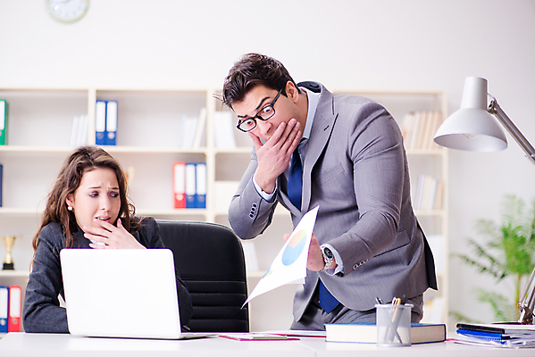 포토 JPG 해외이미지 직업 감정 비즈니스 통신 노동자 스트레스 사람없음 컴퓨터 사무실 외침 분노 업무 비즈니스맨 종업원 불안 경영자 리더 싸움 충격 시끄러움 비서 문제 실수 온라인 말다툼 나쁜 경영 공격적 비명 오류 혼란 해외202105 해외포토 남자 컨셉 모션 전자제품 소리 작업 직장인 파일형식