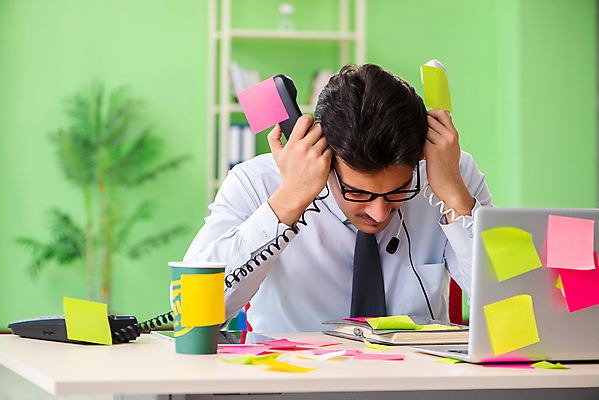 포토 JPG 해외이미지 비즈니스 통신 스트레스 피곤 말하기 대화 사람없음 스마트폰 사무실 쪽지 헤드폰 작업 도움 비즈니스맨 센터 좌절 균형 종업원 전화기 고객 서비스 상담 경영자 바쁨 텔레마케팅 부름 업무과다 야근 마감 운영자 조언 지원 헬프 목차 실종 해외202105 해외포토 직업 남자 감정 음향기기 컨셉 모션 핸드폰 스마트기기 업무 직장인 서비스업 사건 리더 파일형식