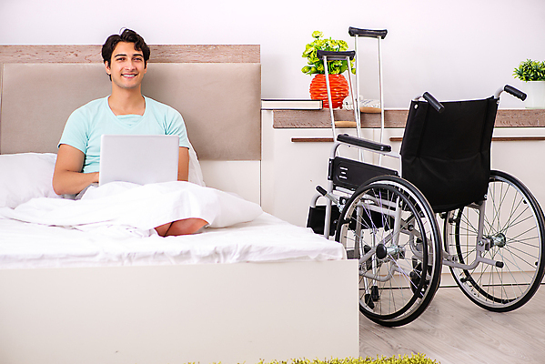 포토 JPG 해외이미지 행복 의자 휴가 주택 건강 사람없음 노트북 컴퓨터 침실 고통 환자 침대 바퀴 장애인 사건 휠체어 기회 온라인 리빙 장애 깨짐 돌봄 떠남 치유 프리랜서 접근 해외202105 해외포토 직업 감정 가구 컨셉 의학 모션 건물 전자제품 파일형식