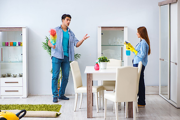 포토 JPG 해외이미지 커플 가구 가사 가정 가족 남편 노동자 바닥 주택 함께함 사람없음 방 붓 아내 최고 업무 작업 도움 씻기 토론 먼지떨이 빗자루 청소 깃털 서비스 주부 먼지 분무기 닦기 청소부 말다툼 위생관리 진공 해외202105 해외포토 직업 생활용품 컨셉 관계 모션 관리 건물 청결 청소도구 싸움 파일형식