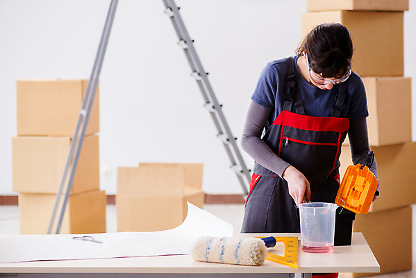 포토 JPG 해외이미지 직업 디자인 종이 벽 가사 무늬 사다리 벽지 노동자 아파트 주택 실내 사람없음 내부 건물 장식 페인트 방 공구 붓 업무 플랫 수리 서비스 롤 롤러 화가 부활 DIY 건축업자 계약자 복원 리모델링 업그레이드 접착제 신청 해외202105 해외포토 건축물 건축 취미 도구 작업 풀_접착제 계약 파일형식