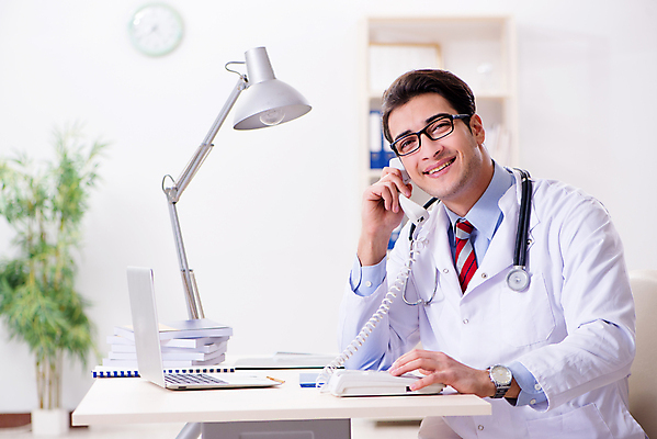 포토 JPG 해외이미지 행복 청진기 건강 병원 말하기 대화 미소 사람없음 치료 노트북 스마트폰 컴퓨터 약 시험 환자 의사 센터 전화기 상담 처방 부름 멀리 외과 온라인 보험 조제 돌봄 치료사 해외202105 해외포토 직업 교육 감정 의학 의료기기 모션 표정 전자제품 핸드폰 스마트기기 의료진 만들기 파일형식