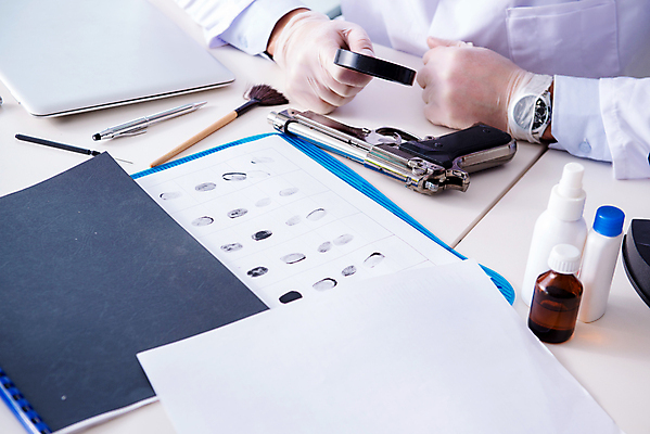 포토 JPG 해외이미지 과학 장갑 돋보기 현미경 실험 사람없음 약 권총 총 의사 붓 범죄 실험실 경찰 확대 DNA 생명공학 연구원 수집 과학자 분석 생물학 증거 미생물 감독관 탐정 살인 자취 지문 화학물질 화학자 해외202105 해외포토 직업 잡화 교육 무기 컨셉 의학 생물 실험기구 의료진 화학 학자 파일형식