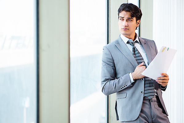 포토 JPG 해외이미지 직업 학생 응시 종이 회사 비즈니스 창문 성공 노동자 직장 서기 정장 사람없음 금융 사무실 업무 작업 비즈니스맨 자신감 우아함 대표 종업원 책상 보고서 경영자 리더 문서 바쁨 승진 회계 변호사 경영 정중 패기 회계사 스타일 해외202105 해외포토 시선 옷 남자 감정 가구 컨셉 모션 경제 직장인 파일형식