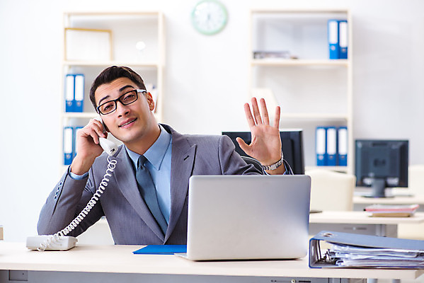 포토 JPG 해외이미지 직업 여유 회사 비즈니스 사업가 성공 노동자 직장 말하기 대화 앉기 정장 사람없음 금융 노트북 스마트폰 컴퓨터 사무실 공책 인사 업무 작업 비즈니스맨 자신감 대표 종업원 전화기 책상 보고서 경영자 문서 바쁨 경례 온라인 경영 정중 회계사 스타일 해외202105 해외포토 옷 남자 감정 가구 컨셉 모션 문구용품 경제 전자제품 핸드폰 스마트기기 예절 직장인 리더 파일형식