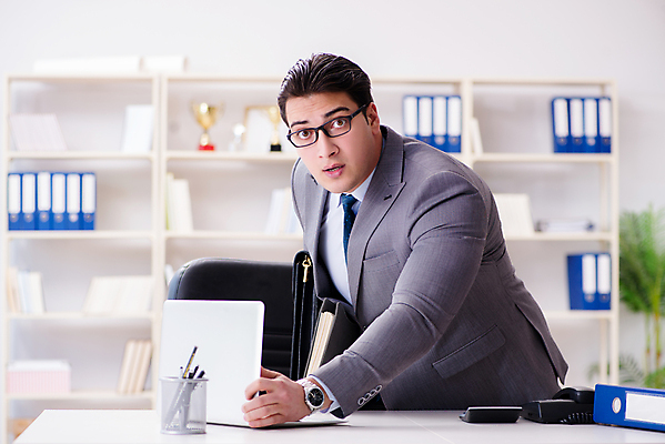 포토 JPG 해외이미지 남자 산업 인터넷 비즈니스 직장 사람없음 경제 노트북 컴퓨터 자료 정보 시간 비즈니스맨 속임수 범죄 비밀 자르기 도둑 절도 종업원 사이버 무역 보안 상업 신분 변장 온라인 해킹 해커 나쁜 경영 마감 불법 사생활 스파이 뺏기 해외202105 해외포토 직업 컨셉 회사 모션 안전 사람 전자제품 직장인 범죄인 파일형식