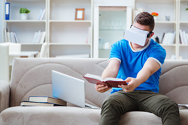 포토 JPG 해외이미지 학생 교육 안경 남학생 인터넷 졸업 교실 학교 미래 고글 거리 주택 소년 사람없음 책 노트북 학습 스터디 컴퓨터 독서 3D 쌓기 디지털 헤드폰 공책 웹 시험 도서관 교과서 준비 대학교 온라인 가상 가상현실 현실 해외202105 해외포토 잡화 남자 어린이 음향기기 컨셉 모션 문구용품 교재 건물 전자제품 디지털합성 파일형식