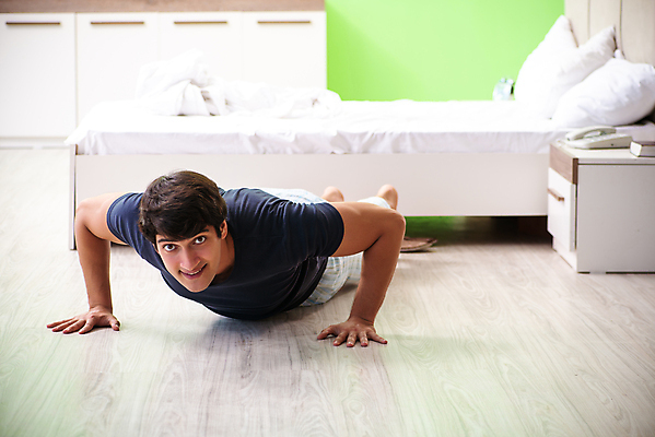 포토 JPG 해외이미지 모양 라이프스타일 남자 스포츠 신체 호텔 아침 휴식 주택 실내 건강 취미 사람없음 일상 운동 스트레칭 힘 침실 방 침대 연습 체육관 근육질 체조 에어로빅 해외202105 해외포토 주간 가구 컨셉 숙소 근육 사람 내부 건물 라이프 생활 춤 몸매 파일형식