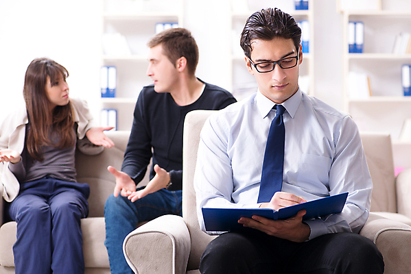 포토 JPG 해외이미지 커플 결혼 가족 관계 결혼식 남편 사람없음 사무실 듣기 모임 환자 의사 슬픔 기록 아내 도움 좌절 토론 충돌 컨설턴트 상담 방문 문제 테라피 말다툼 우울증 위기 이슈 이혼 정신과 정신과의사 조언 치료사 헬프 해외202105 카운슬러 해외포토 직업 감정 컨셉 비즈니스 의학 모션 병원 이벤트 뷰티 의료진 전문직 질병 상담원 싸움 파일형식