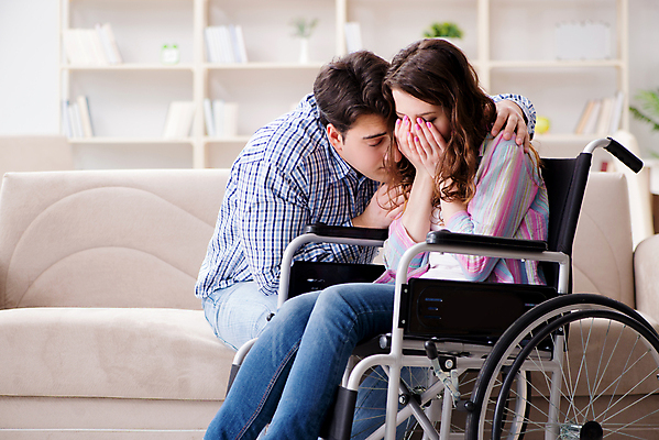 포토 JPG 해외이미지 커플 의자 가족 스트레스 주택 건강 병원 사랑 사람없음 외침 고통 슬픔 도움 바퀴 좌절 질병 장애인 사건 간호 휠체어 고민 장애 나쁜 간병인 돌봄 지원 헬프 해외202105 해외포토 직업 감정 가구 컨셉 의학 관계 모션 건물 소리 파일형식