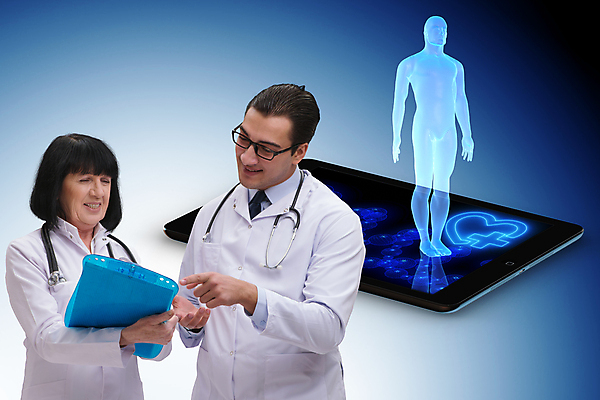 포토 JPG 해외이미지 여자 남자 중년 의학 사람모양 대화 들기 상반신 성인 두명 옆모습 태블릿 진료 터치 의사 서류판 홀로그램 해외202105 해외포토 모양 뷰포인트 모션 말하기 사람 전자제품 스마트기기 사무용품 의료진 파일형식