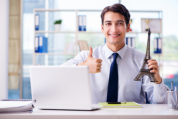 포토 JPG 해외이미지 직업 행복 여행 비즈니스 휴가 비행기 사람없음 컴퓨터 세계 글로벌 사무실 판매 여행객 탑 엄지손가락 프랑스 업무 비즈니스맨 티켓 크루즈 중개인 고객 항공 서비스 컨설턴트 흥분 경영자 온라인 예약 운영자 파리(프랑스) 해외202105 해외포토 건축물 남자 감정 유럽 배_교통 손가락 항공교통 대중교통 사람 전자제품 작업 직장인 전문직 상담 리더 파일형식