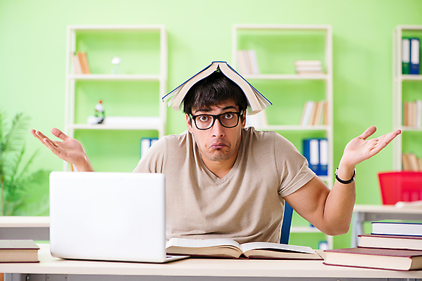 포토 JPG 해외이미지 학생 교육 과학 졸업 교실 학교 탁자 선반 앉기 사람없음 10대 책 학습 스터디 독서 상점 시험 정보 작업 좌절 도서관 검색 교과서 준비 대학교 과제 보여주기 일반 시험공부 프로젝트 연습생 해외202105 해외포토 감정 가구 컨셉 모션 청소년 교재 연습 파일형식