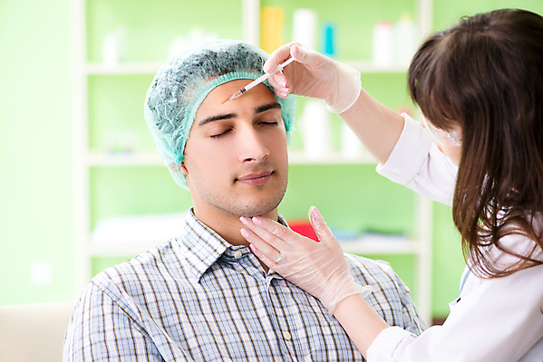 포토 JPG 해외이미지 손 남자 얼굴 신체 건강 병원 주사기 사람없음 치료 뷰티 약 화장품 환자 의사 흰색 입 주름 수술 플라스틱 미용사 피부 입술 피부관리 주사약 외과 테라피 해결 순서 돌봄 리프팅 화학물질 노화 해외202105 해외포토 직업 컬러 컨셉 의학 의료기기 모션 재질 사람 신체부위 의료진 화학 파일형식