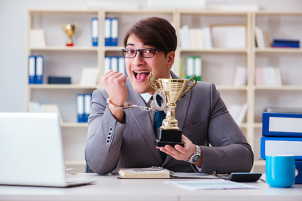 포토 JPG 해외이미지 직업 손 행복 별 스포츠 와인잔 비즈니스 노동자 사람없음 컵 사무실 경쟁 축하 우승 업무 작업 비즈니스맨 사발 황금 연도 종업원 수갑 상패 트로피 직원 흥분 경영자 승진 월 골 노예 비명 승자 챔피언 필승 해외202105 해외포토 자연요소 식기 남자 감정 컨셉 술잔 신체부위 최고 직장인 날짜 사기그릇 상_우승 리더 파일형식