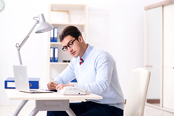 포토 JPG 해외이미지 직업 학생 라이프스타일 회사 비즈니스 사업가 성공 노동자 직장 앉기 정장 사람없음 금융 노트북 컴퓨터 사무실 기록 업무 작업 비즈니스맨 자신감 대표 종업원 작가 책상 보고서 경영자 문서 바쁨 회계 경영 회계사 스타일 해외202105 해외포토 옷 남자 감정 가구 컨셉 모션 생활 경제 전자제품 직장인 리더 파일형식