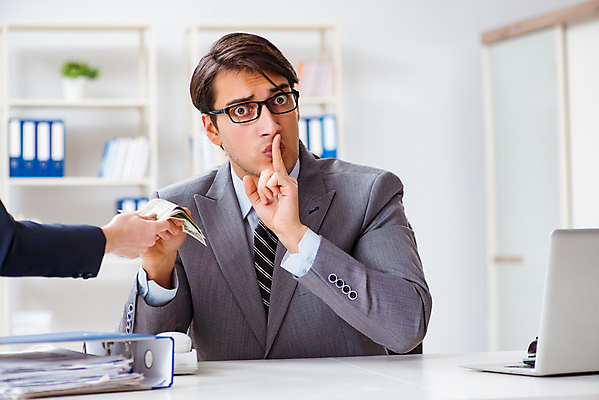 포토 JPG 해외이미지 지폐 돈 비즈니스 탁자 사람없음 금융 사무실 달러 침묵 거래 비즈니스맨 속임수 범죄 재산 구매 비밀 주기 쉿 뇌물 숨김 월급 경영 부정부패 불법 수입 숨기 제의 해외202105 해외포토 남자 가구 컨셉 모션 경제 쇼핑 소리 직장인 조용 파일형식