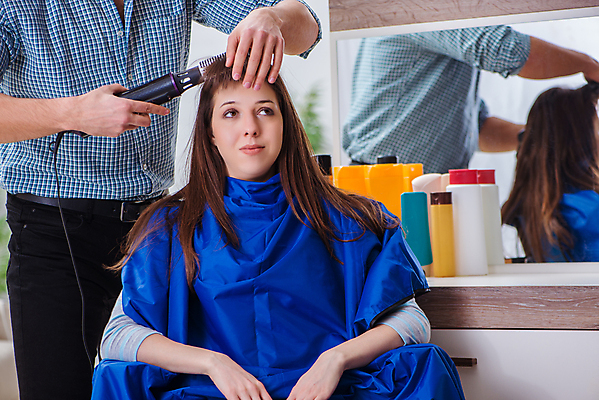 포토 JPG 해외이미지 모델 헤어스타일 얼굴 사람없음 머리 유행 우주 상점 어둠 화장품 머리빗 화려 우아함 드라이어 미용사 이발 자르기 고객 가발 다듬기 스타일리스트 스타일링 앞머리 이발사 직진 스타일 해외202105 해외포토 직업 컨셉 모션 신체부위 뷰티 미용용품 파일형식