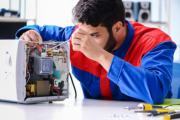 포토 JPG 해외이미지 직업 남자 파도 노동자 주택 사람없음 상점 주방 기계 군인 장비 총 공구 업무 작업실 기술자 엔지니어 수리 전자레인지 오븐 난로 철 확인 서비스 고정 문제 정비공 유지 계약자 깨짐 설치 재주꾼 해외202105 해외포토 무기 바다 컨셉 사람 건물 가전제품 도구 레인지 작업 난방기 계약 국군 파일형식