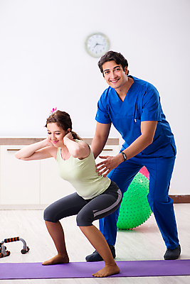 포토 JPG 해외이미지 모양 라이프스타일 여자 행복 스포츠 운동화 신체 근육 실내 건강 앉기 사람없음 운동복 운동 강사 스트레칭 힘 아령 매트 작업 날씬함 연습 클럽 체육관 에어로빅 운동가 해외202105 해외포토 직업 옷 감정 신발 모션 사람 내부 생활 춤 몸매 파일형식