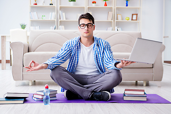 포토 JPG 해외이미지 학생 라이프스타일 교육 선 졸업 요가 교실 학교 주택 건강 연꽃 앉기 취미 사람없음 책 노트북 학습 스터디 컴퓨터 독서 운동 시험 매트 명상 교과서 준비 대학교 온라인 시험공부 해외202105 해외포토 웰빙 꽃 모션 교재 건물 생활 전자제품 파일형식