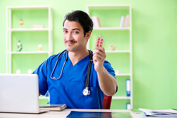 포토 JPG 해외이미지 학생 행복 건강 병원 설명 사람없음 치료 알약 약 고통 시험 의사 질병 약국 처방 보여주기 보험 조제 보충 돌봄 마약 약사 진통제 치유 해외202105 해외포토 교육 감정 의학 모션 의료진 만들기 파일형식