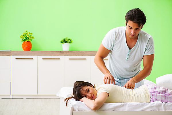 포토 JPG 해외이미지 손 커플 여자 남자 행복 여유 결혼 2 가족 관계 결혼식 아침 남편 휴식 주택 함께함 사랑 사람없음 섹시 기쁨 침실 터치 신혼여행 침대 마사지 아내 지압 마사지사 어깨 거짓말 안마사 해외202105 해외포토 주간 직업 감정 가구 컨셉 사람 이벤트 건물 신체부위 파일형식