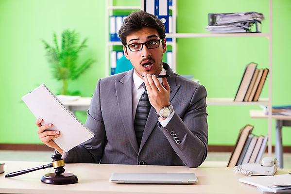 포토 JPG 해외이미지 종이 비즈니스 모바일 말하기 대화 협상 사람없음 스마트폰 핸드폰 사무실 비즈니스맨 상담원 망치 계약 문서 법 의사봉 재판 법관 공정 판결 변호사 고발 법정 해외202105 카운슬러 해외포토 직업 남자 모션 전자제품 스마트기기 공구 직장인 사무원 법률가 파일형식