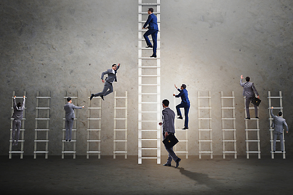 포토 JPG 해외이미지 직업 남자 회사 비즈니스 사다리 성공 사람없음 계단 경쟁 도전 성장 비즈니스맨 자신감 정상 대표 라이벌 종업원 경영자 리더 기회 승진 단계 진행 경영 골 승자 차별 자극 해외202105 해외포토 감정 컨셉 사람 도구 직장인 파일형식
