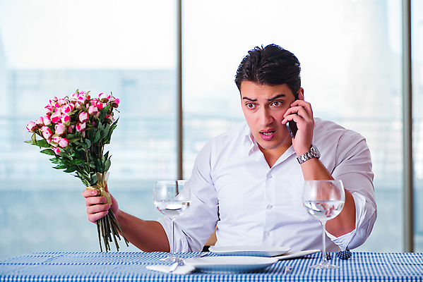 포토 JPG 해외이미지 꽃 음료 음식 꽃다발 와인잔 데이트 관계 유리 탁자 모바일 스트레스 발렌타인데이 말하기 대화 사랑 앉기 사람없음 스마트폰 핸드폰 식당 와인 식사 저녁식사 낭만 슬픔 분노 축하 알코올 날짜 기다림 좌절 다발 먹기 싱글 점심식사 시각장애인 혼자 해외202105 해외포토 식물 감정 가구 컨셉 술잔 모션 데이이벤트 재질 주류 전자제품 스마트기기 상점 장애인 파일형식