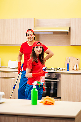 포토 JPG 해외이미지 직업 그릇 행복 가구 장갑 가사 가정 탁자 노동자 주택 사람없음 일상 주방 청결 방 붓 업무 작업 씻기 청소 서비스 먼지 분무기 닦기 청소부 스펀지 계약자 대걸레 위생관리 진공 해외202105 해외포토 식기 잡화 감정 생활용품 모션 관리 건물 라이프 위생 청소도구 계약 파일형식