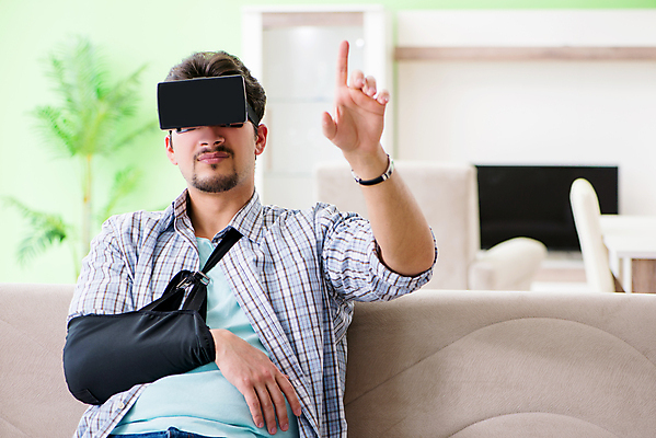 포토 JPG 해외이미지 학생 손 안경 고글 주택 건강 사람없음 치료 소파 약 3D 헤드폰 의사 게임 긴급 수술 선택 사건 사이버 손목 메뉴 붕대 비전 팔 보험 혁명 골절 깨짐 돌봄 인터페이스 치유 터치스크린 가상 가상현실 현실 해외202105 해외포토 잡화 음향기기 컨셉 의자 의학 모션 놀이 건물 신체부위 의료진 디지털합성 파일형식