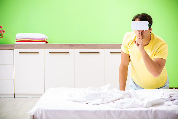 포토 JPG 해외이미지 안경 인터넷 놀이 아침 고글 주택 취미 사람없음 컴퓨터 3D 헤드폰 텔레비전 침묵 침실 흐름 게임 침대 사이버 하이테크 비전 쉿 온라인 동영상 중독 패드 게이머 비디오게임 제어 가상 가상현실 현실 중독자 해외202105 해외포토 주간 잡화 음향기기 가구 컨셉 기술 건물 전자제품 소리 디지털합성 조용 파일형식