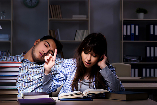 포토 JPG 해외이미지 학생 교육 졸업 교실 학교 수업 아이디어 피곤 소년 사람없음 10대 책 학습 스터디 독서 시험 시간 잠 작업 쌍 도서관 야간 저녁 교과서 준비 대학교 과제 감탄 마감 시험공부 해외202105 해외포토 자연요소 남자 어린이 컨셉 청소년 교재 파일형식