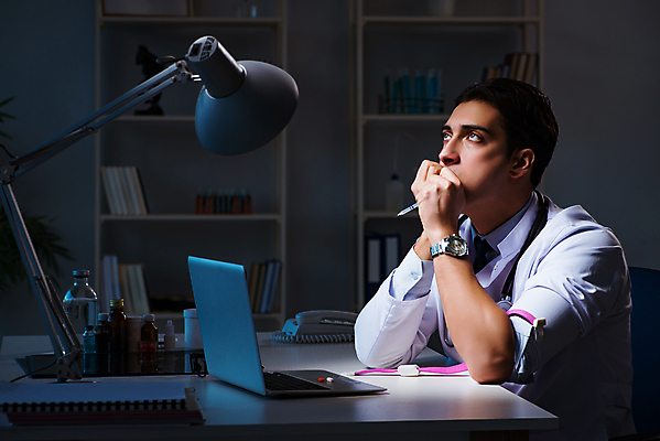 포토 JPG 해외이미지 직업 선 비즈니스 노동자 스트레스 직장 건강 피곤 주사기 사람없음 사무실 약 의사 시간 업무 비즈니스맨 바늘 좌절 질병 야간 저녁 경영자 코 안심 문제 주사약 야근 중독 정맥 마약 해로움 남용 중독자 헤로인 해외202105 해외포토 자연요소 남자 감정 컨셉 회사 의학 의료기기 육류 신체부위 의료진 도구 작업 직장인 리더 혈관 파일형식