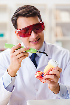 포토 JPG 해외이미지 학생 행복 안경 건강 치과 병원 미소 사람없음 치료 빛 약 의사 흰색 기구 공구 램프 입 구멍 치아 부식 치과의사 보여주기 턱 순서 돌봄 썩음 위생관리 자외선 해외202105 해외포토 잡화 감정 컬러 의학 모션 조명 표정 관리 신체부위 의료진 도구 소화기관 파일형식